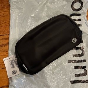 NWT everywhere belt bag black